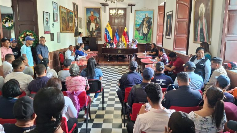 «Concejo Municipal Paz Castillo realiza Sesión Ordinaria con avance catastral y reconocimientos»
