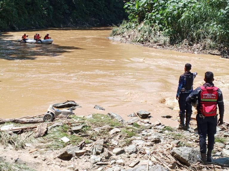 Bomberos de Miranda continúan búsqueda de ciudadano desaparecido en el río Guaire en Santa Teresa del Tuy