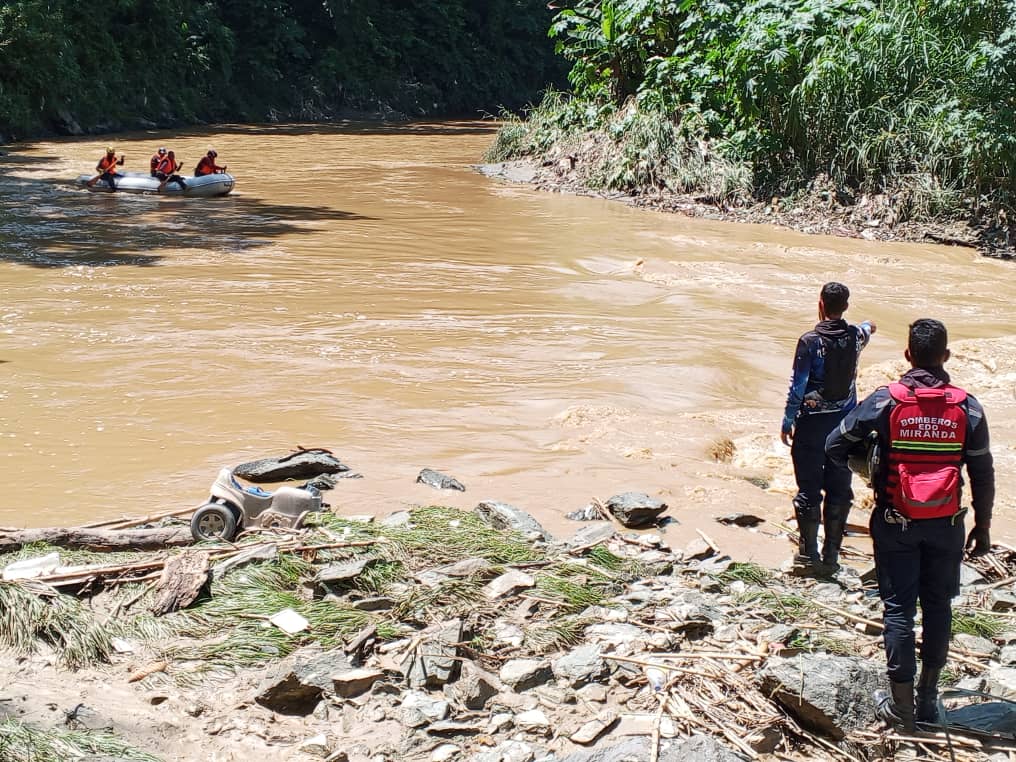 Bomberos de Miranda continúan búsqueda de ciudadano desaparecido en el río Guaire en Santa Teresa del Tuy