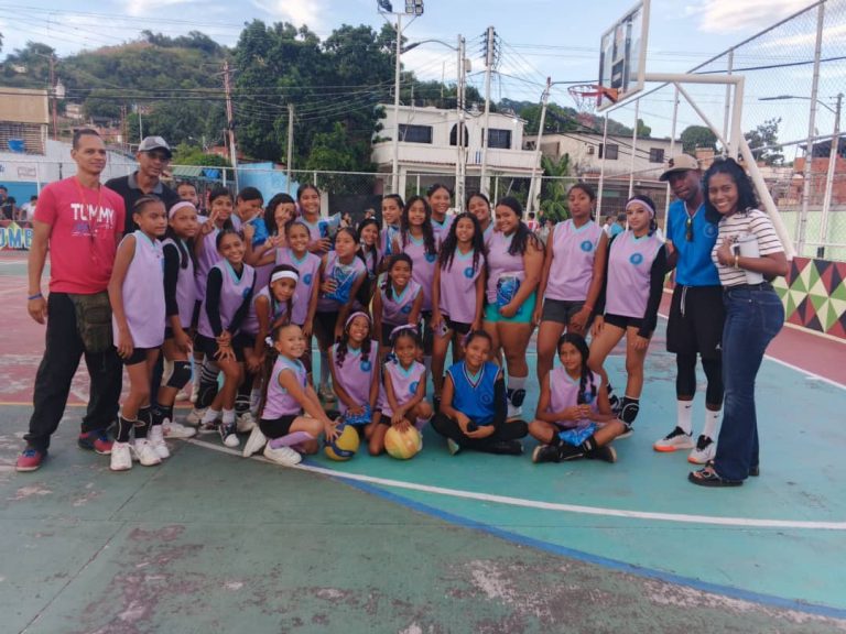 Guerreas Voleibol Club de Madosa triunfa ante Club Deportivo Panteras en emocionante encuentro