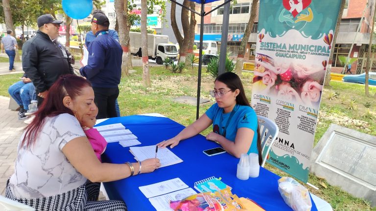 Defensoría Móvil acerca la protección de Niños, Niñas y Adolescentes a habitantes de Los Teques