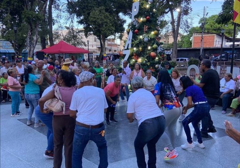 Más de 500 adultos mayores disfrutan de las “Tardes Doradas” en Ocumare del Tuy