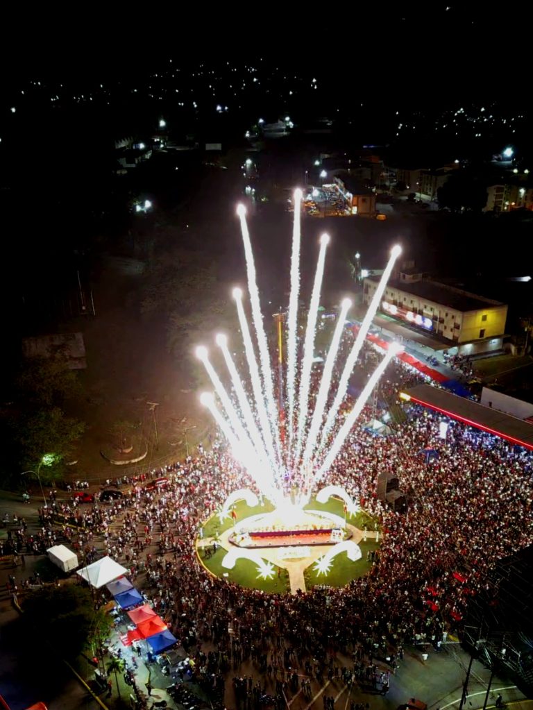 Tuyeros disfrutaron del segundo encendido navideño por la Paz de Venezuela en Charallave