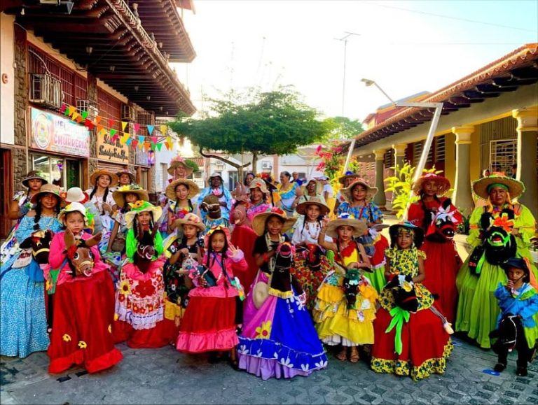 Plaza Bolívar se llenó de color con el encuentro de «Sabores y Saberes de Ocumare»