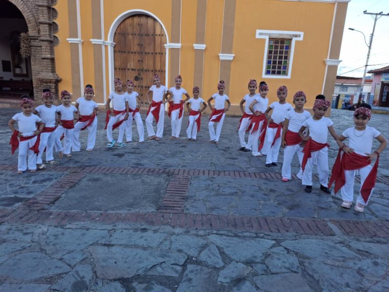 Viernes Cultural llenó de ritmo y tradición la Plaza Bolívar de Yare
