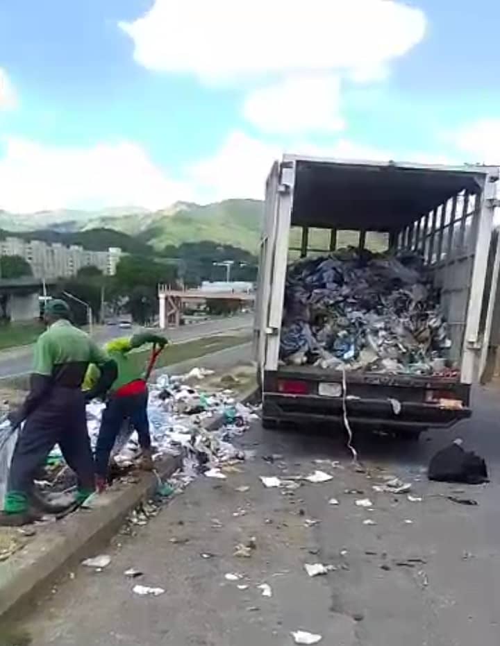QUEJAS, CASOS Y COSAS DE MI PUEBLO… jornada de limpieza en la urbanización La Estrella