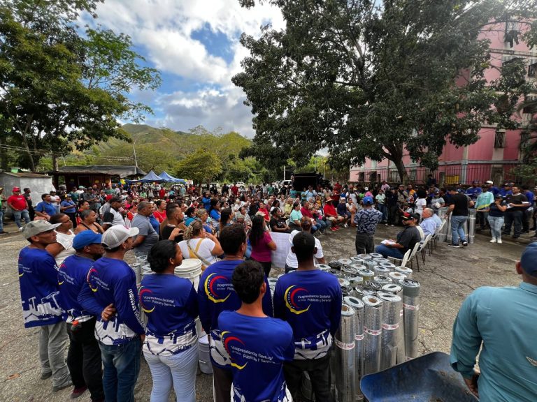 Plan Techo Comunal supervisó y entregó materiales para obras de impermeabilización en Cúa y Nueva Cúa