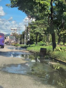 Un mes de aguas negras afecta a la urbanización La Esperanza de Santa Teresa del Tuy