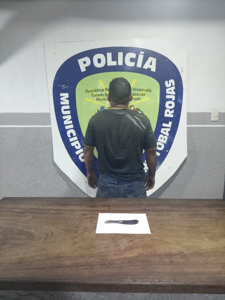 Reclamo por teléfonos termina en amenaza con arma blanca y captura policial