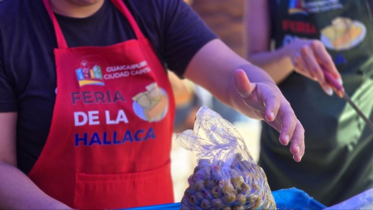 Ferias de la Hallaca y de Navidad iniciaron con gran afluencia en Los Teques