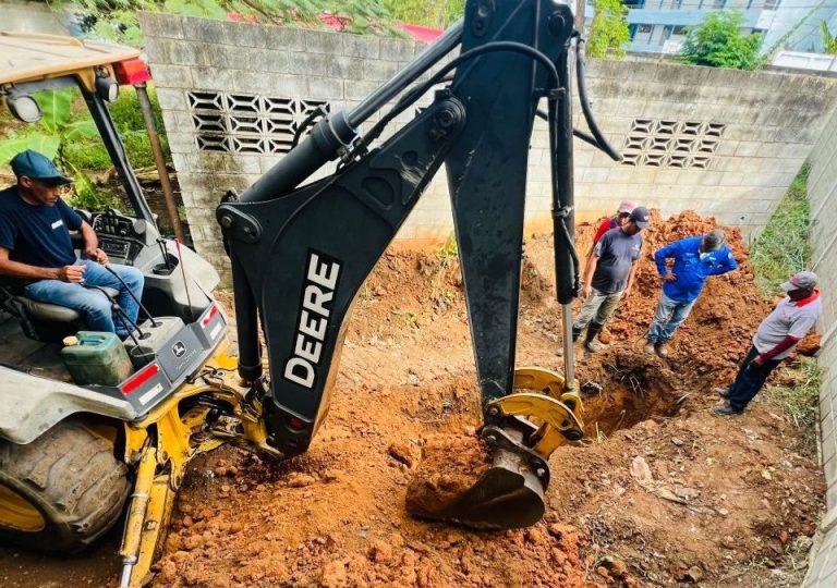 Reparan avería de tubería de aguas servidas en Ciudad Lozada de Santa Teresa del Tuy