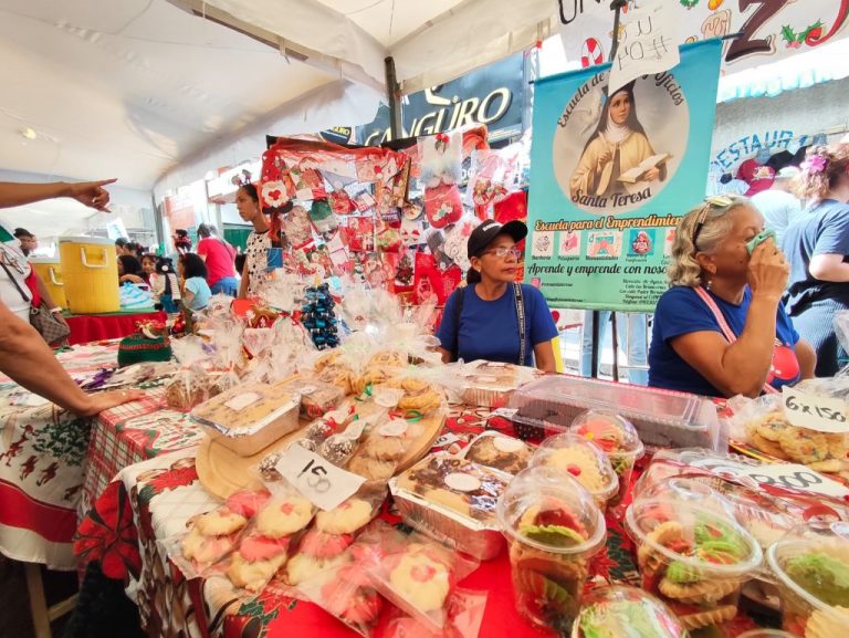 46 escuelas se unen en feria navideña cultural y culinaria de Santa Teresa del Tuy