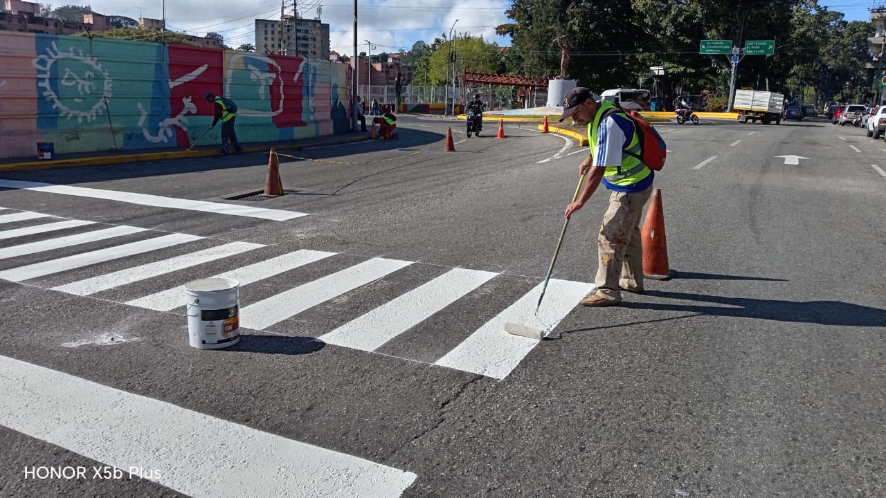 Serviguaicaipuro intensifica labores de mantenimiento de áreas verdes y demarcación vial