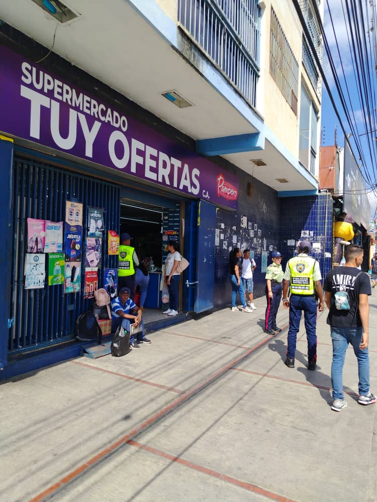 Despliegue policial permanente asegura tranquilidad en zonas comerciales de Charallave