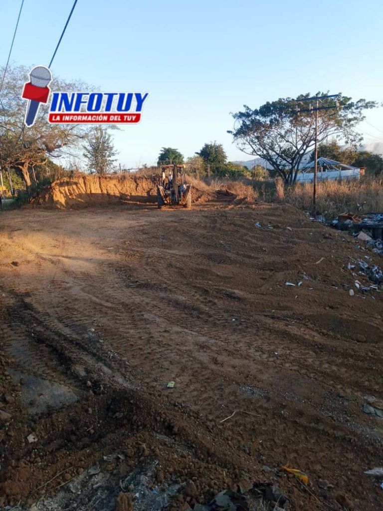 Alcaldía de Tomás Lander sanea vertedero improvisado en la autopista Ocumare-Charallave