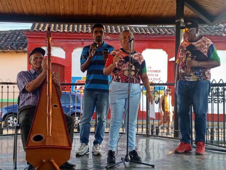 ‎Volvió el tradicional viernes cultural «La Cultura se Expresa en la Plaza»