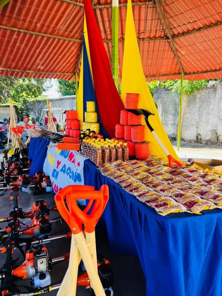 Entrega de kits de limpieza y jardinería fortalece 29 comunidades de la comuna Unión y Acción en Revolución