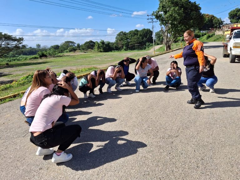 Equipo de Salud Paz Castillo recibe educación sanitaria