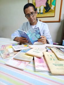 Humberto Luque Mendoza presenta «Tan breve como un suspiro»: Un refugio literario frente al caos y lo efímero