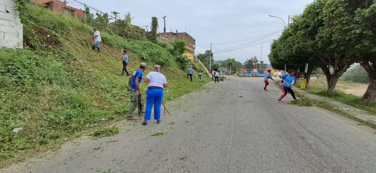 Gobierno de Paz Castillo realizó plan de limpieza en la via de la Variante