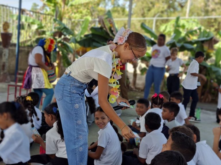 ‎Belleza con Propósito: Frandeyli Yusti lleva alegría y valores a la UEE Francisco de Miranda de Quebrada Seca