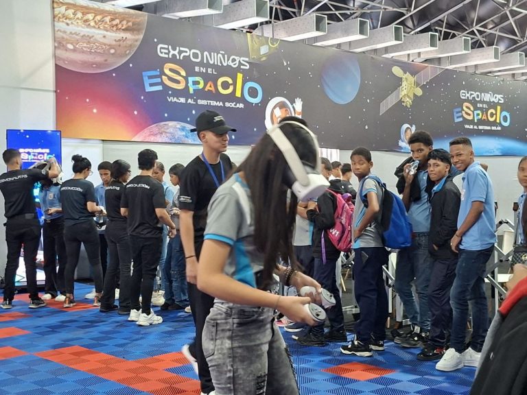 Estudiantes del CEN «Libertador» exploran el cosmos en la Expo «Niños en el Espacio»