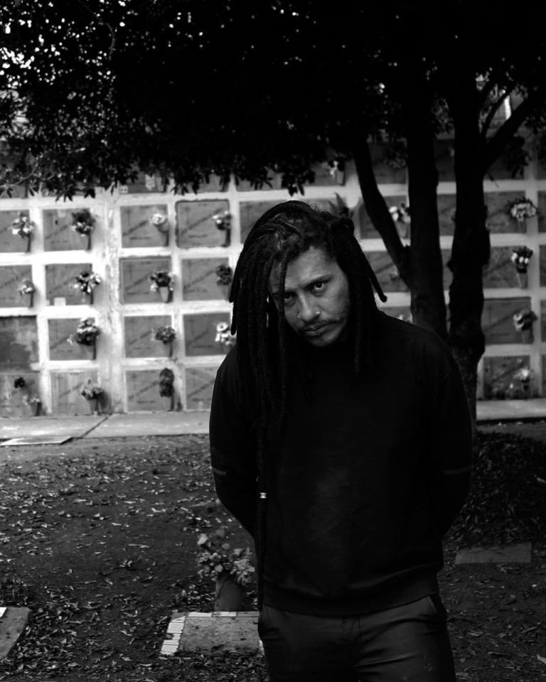 «Vida Gris»: Caballero Carli transforma un duelo de 20 años en una pieza de Rock Psicodélico