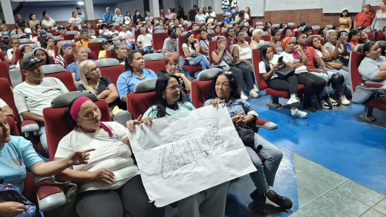 Impulsan Plan de Regularización de Tierras en Paz Castillo