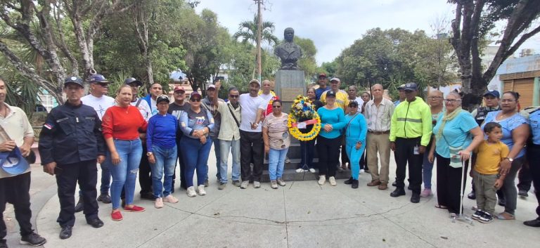 Paz Castillo rindió honores a Francisco de Miranda