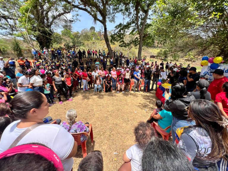Jonatan Herrera lidera jornada social en la comunidad de Aniagua