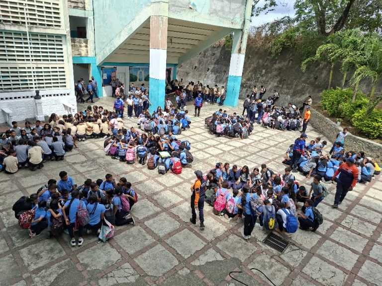 Liceo Libertador fortalece cultura preventiva ante posible tsunamis