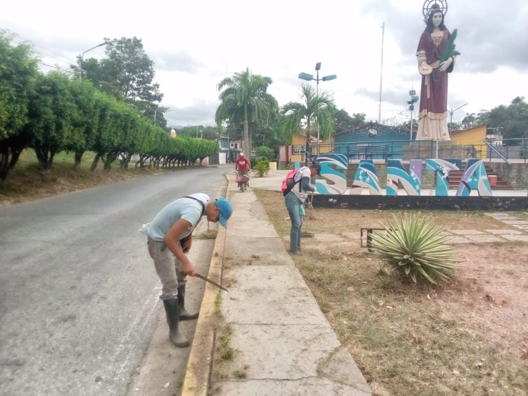 En Paz Castillo intensifican limpieza de quebradas y calles