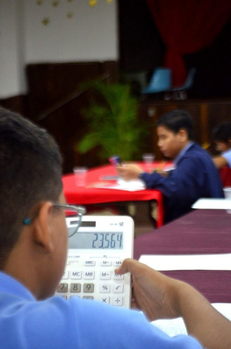 Jóvenes larenses demuestran su potencial científico en el arranque de la Olimpiada de Astronomía en 17 planteles