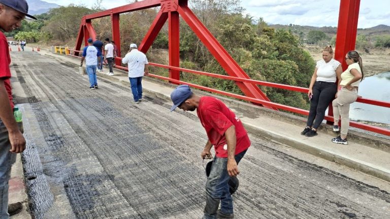 Rehabilitan el Puente El Indio para el beneficio de 7 mil habitantes de Paz Castillo