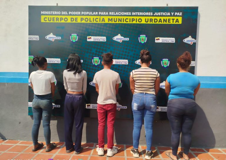 5 mujeres y un adolescente fueron detenidos tras pelea pública en Nueva Cúa