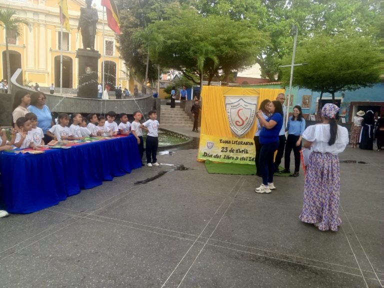 Celebrando la Semana del Libro y el Idioma en Charallave Un Viaje Literario en la Plaza Bolívar