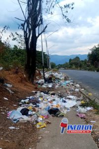 Vía principal de Alto de Soapire se encuentra obstaculizada por acumulación de desechos