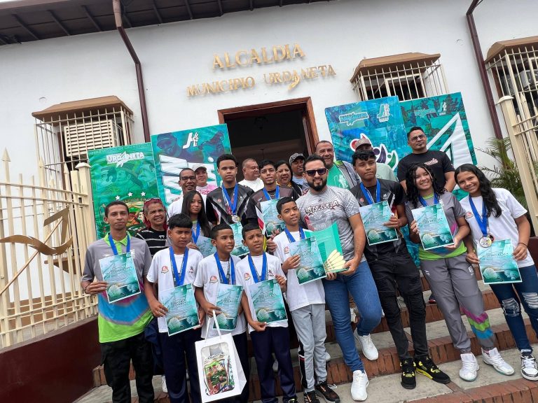Rinden homenaje a la selección de bádminton de Urdaneta por su destacada participación en los Juegos Nacionales Cojedes 2026