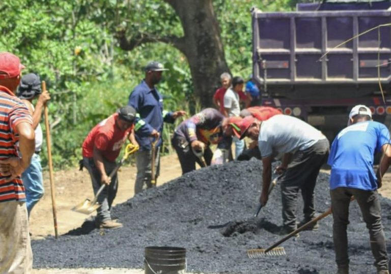Acondicionaron vialidad rural en sector Barrialito del municipio Tomás Lander