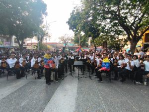 El Sistema Valles del Tuy Celebra al Cuatro Venezolano