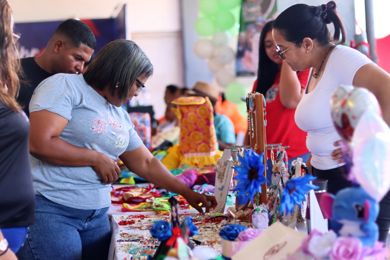 ¡HISTÓRICO! Con más de mil 300 visitantes y 600 formalizaciones cierra la I Expoferia de Emprendimiento Socioproductivo Comunal en Higuerote