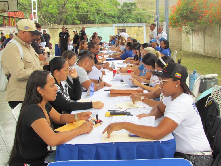 Atendidas más de 1.200 familias de Charallave en jornada de Tribunal Móvil