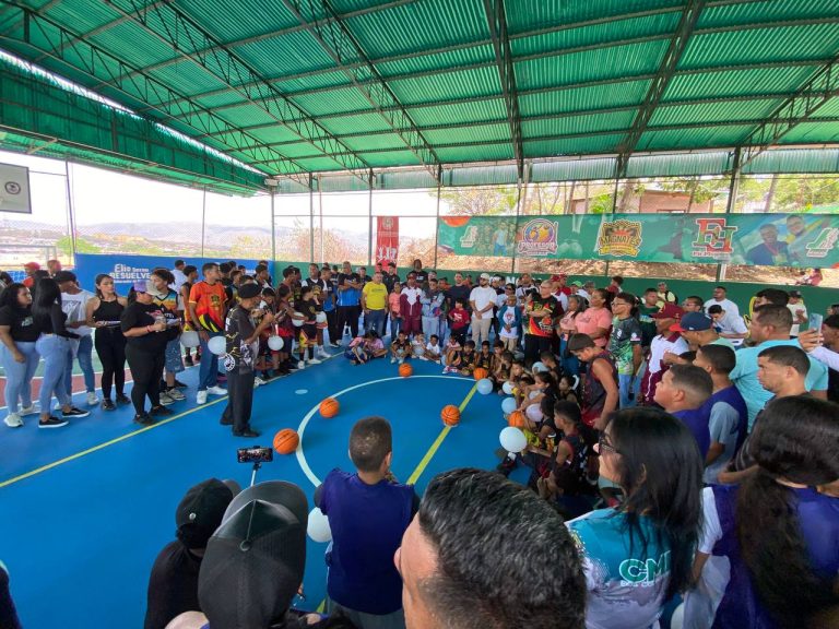 Diablos de Miranda dictó clínica deportiva en cancha reinaugurada de Vista Hermosa de Cúa