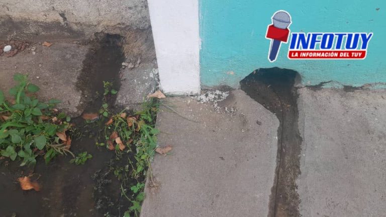 Colapso de aguas negras inunda vivienda en sector Dos Lagunas, vecinos exigen acción inmediata