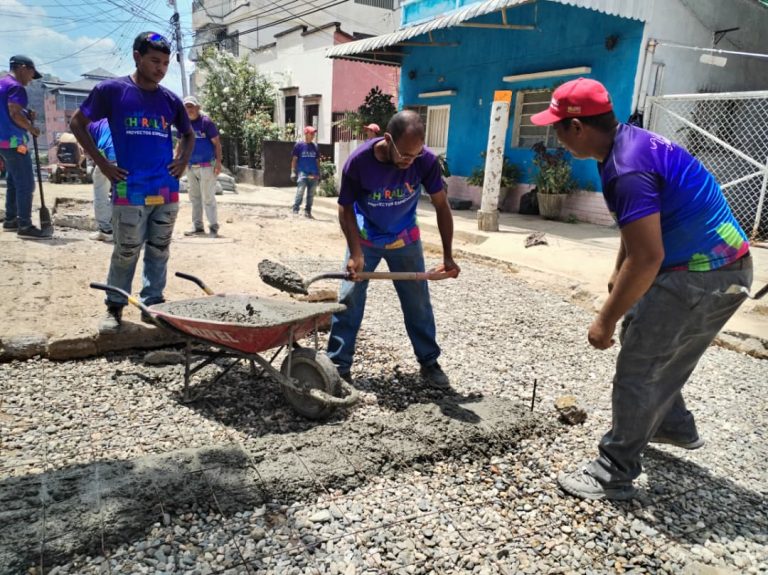 Inician obras para adecuación de vialidad en comunidad La Estación de Charallave