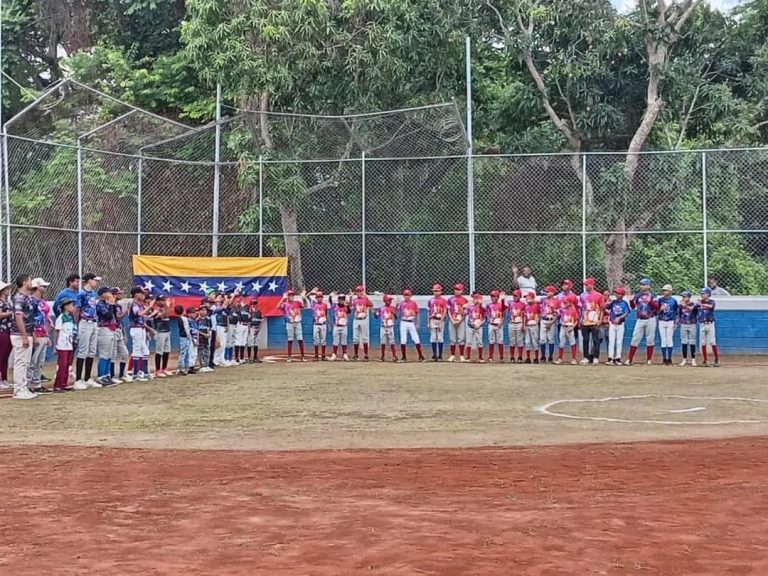Reinauguran estadio de beisbol menor Tomás García en la urbanización La Esperanza