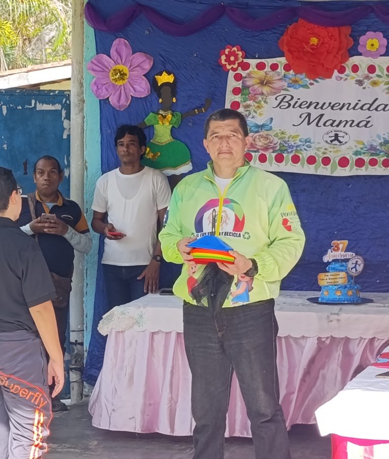 Tuy Educa y Recicla Dona kit de minas de entrenamiento deportivo, a los alumnos del Taller Educativo Laboral Santa Lucia