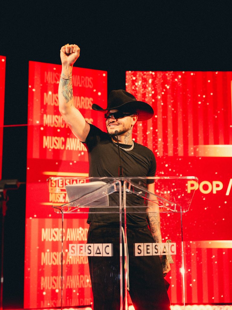 KAPO RECIBE RECONOCIMIENTO COMO «POP/LATIN RHYTHM SONGWRITER OF THE YEAR» EN LOS SESAC AWARDS