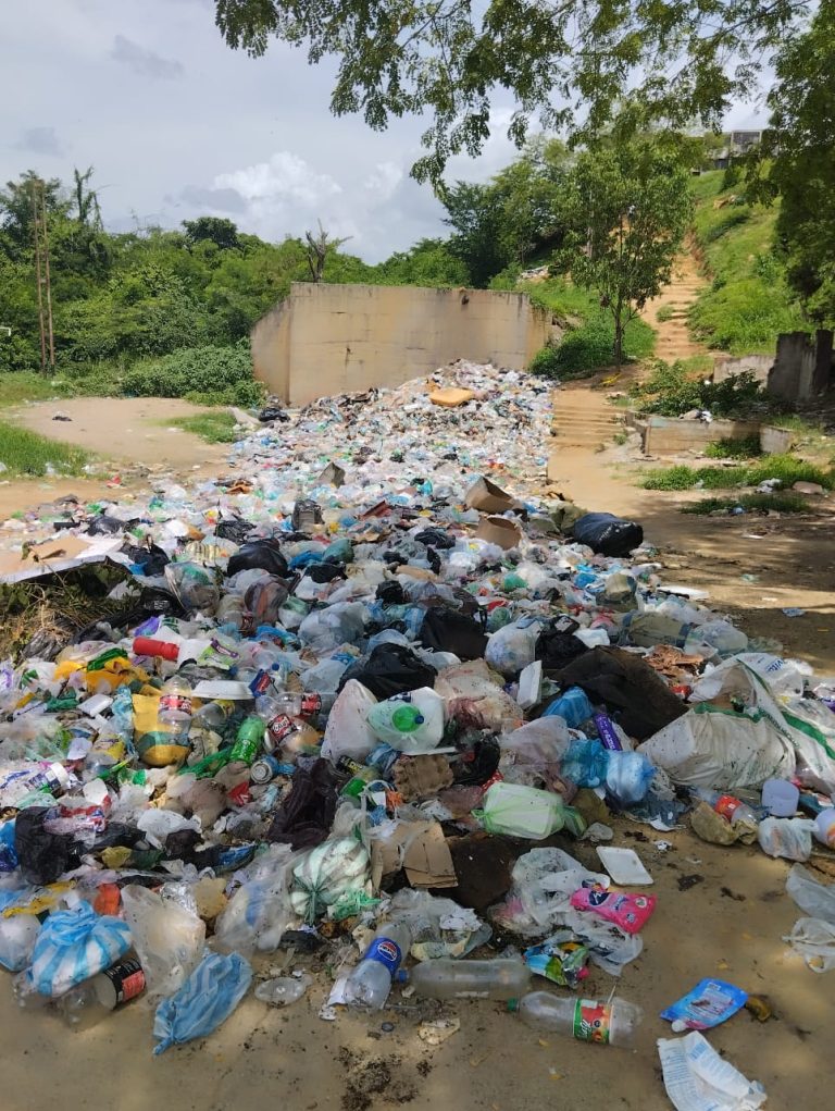 Vecinos de Santa Martha denuncian desatención en la recolección de basura en Ocumare