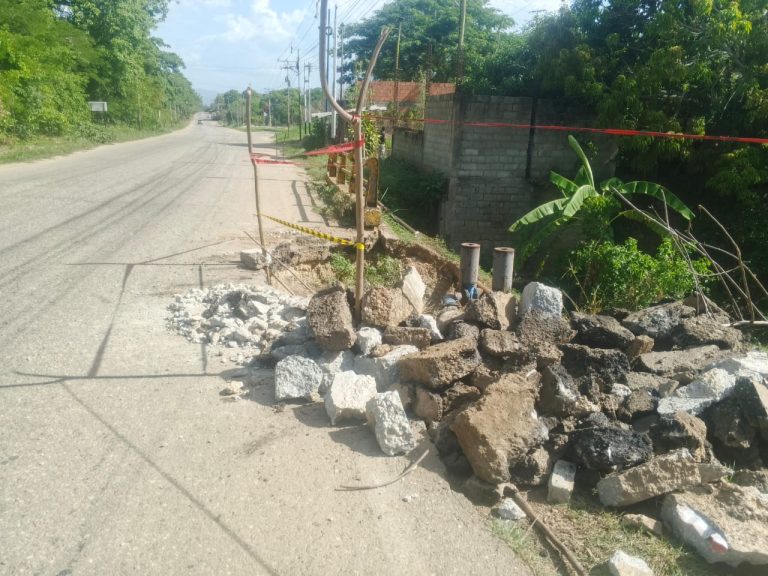 Inician construcción de muro de contención para estabilizar terrenos y proteger vialidad en Paz Castillo